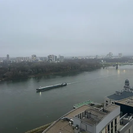 Апартаменты Skyluxe Loft Eurovea Tower Free Parking