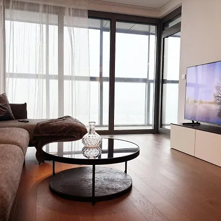 Апартаменты Skyluxe Loft Eurovea Tower Free Parking Братислава