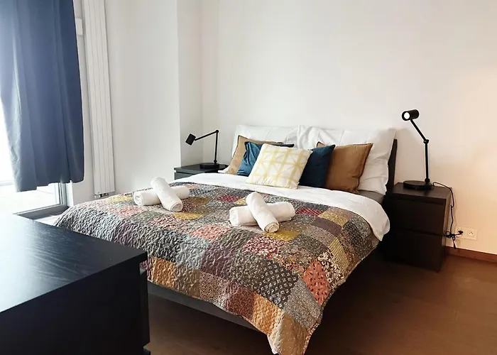 Skyluxe Loft Eurovea Tower Free Parking شقة