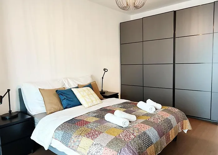 Skyluxe Loft Eurovea Tower Free Parking شقة